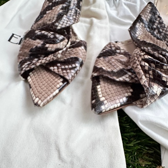 Elleme Paris Leather Knot kitten heel mules - Picture 6 of 9